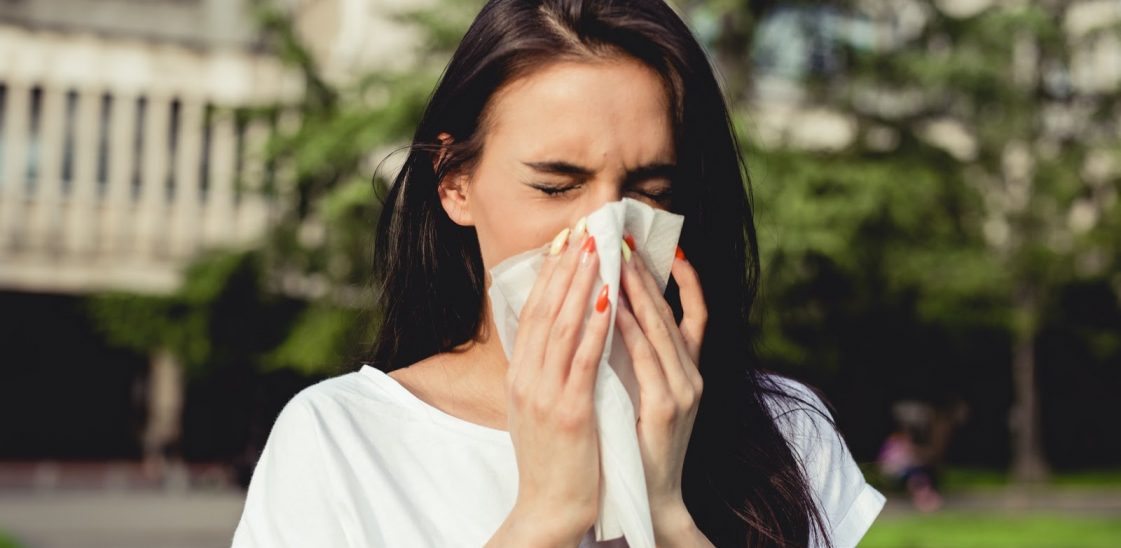 What causes a cold in the summer?