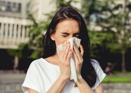 What causes a cold in the summer?